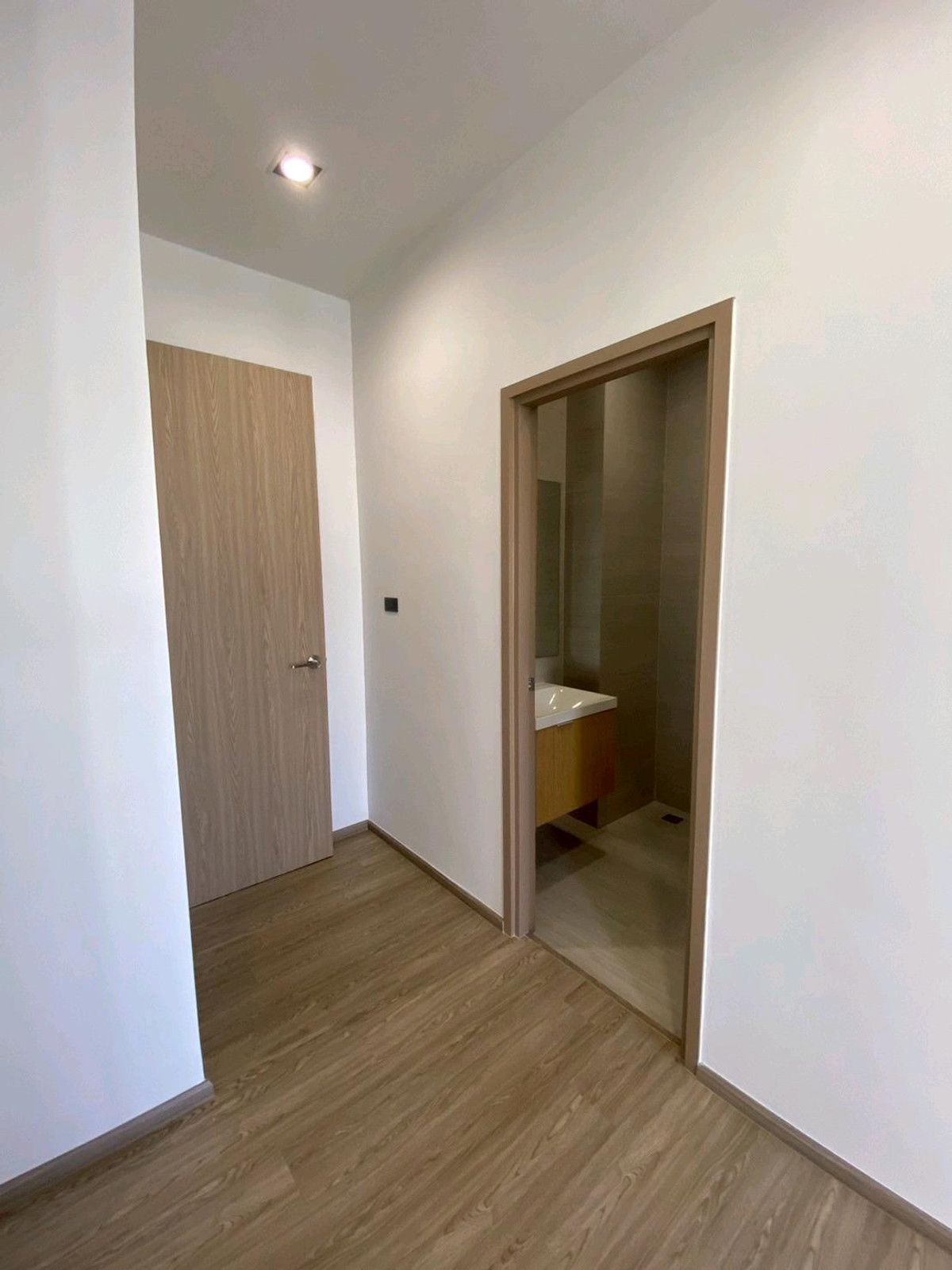 ให้เช่าทาวน์โฮมลาดพร้าว101 แฮปปี้แลนด์ : ทาวน์โฮม 3.5 ชั้น THER Ladprao 93 เปิดใหม่ไม่เคยเข้าอยู่ 3 นอน 4 น้ำ จอดรถ 2 คัน พื้นที่ 223 ตร.ม. โครงการ Private Luxury พร้อมรถรับ–ส่ง 24 ชม. ค่าเช่า 80,000 บ./ด. ติดต่อ ลูกเจี๊ยบ 065-536-5165