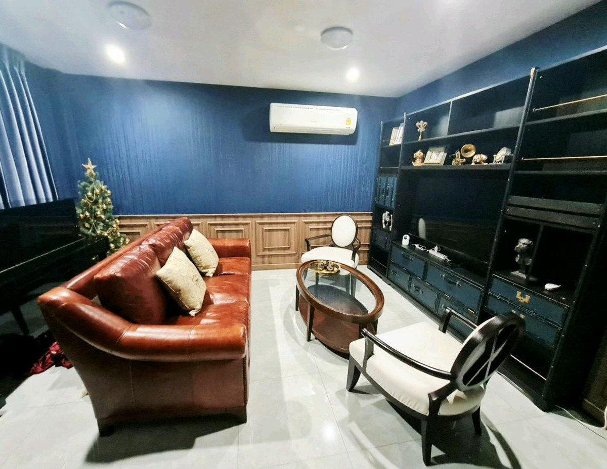 ขายบ้านลาดพร้าว เซ็นทรัลลาดพร้าว : ขายบ้านเดี่ยว ลาดพร้าวซอย 1 ✨️ | 5นอน5น้ำ 300 ตร.ม. ที่จอดรถถึง 4 คัน! ทำเลทองใจกลางเมือง ใกล้ 📍ห้าง Central Ladprao ราคาเพียง 19.9 ล้าน