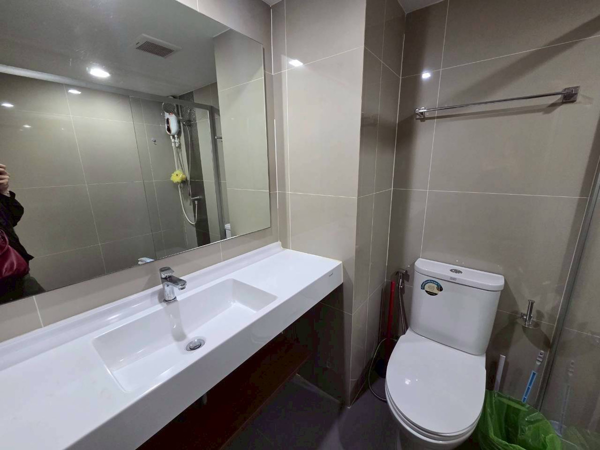 For RentCondoRama9, Petchburi, RCA : PFD-07856 For rent Ideo New Rama 9, Duplex room, 2 floors, 37 sq m., high ceiling, 23rd floor, city view, 17,000 baht.