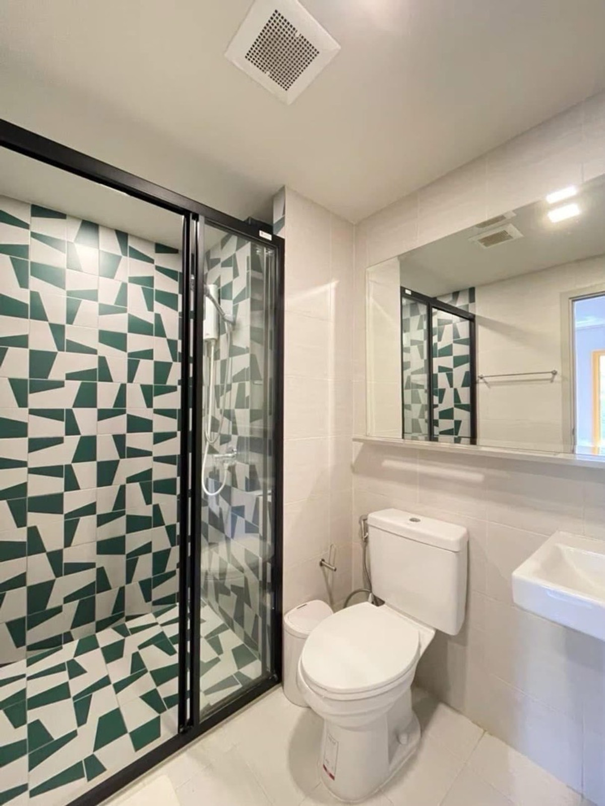 For RentCondoOnnut, Udomsuk : For rent, The base sukhumvit 50, 2nd floor, size 32 sq m., price 15,000 baht, near BTS On Nut.