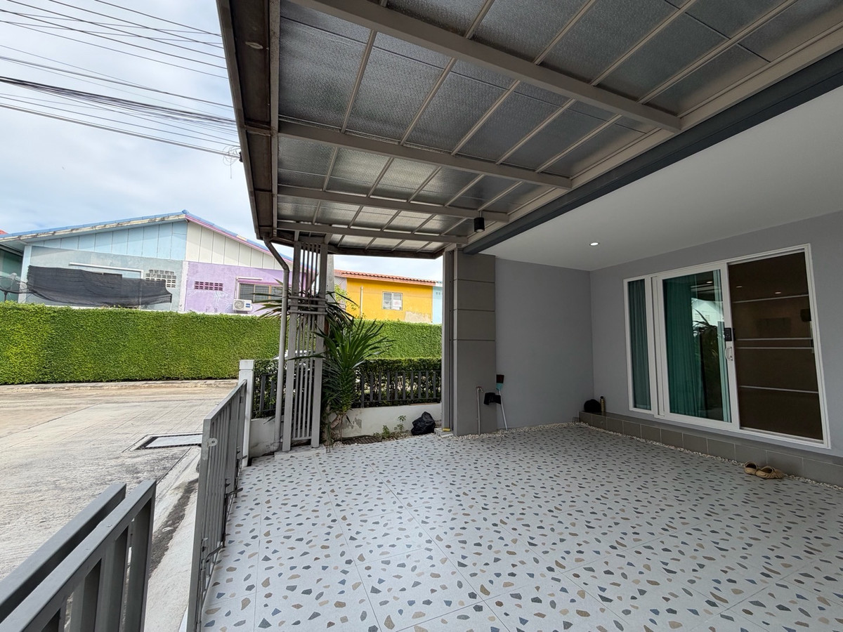 For SaleTownhomePathum Thani,Rangsit, Thammasat : 🏠Townhouse for sale on the edge of Chuan Chuen Town Rangsit-Khlong 1 , 2 floors, 4 bedrooms, near Future Park Rangsit.