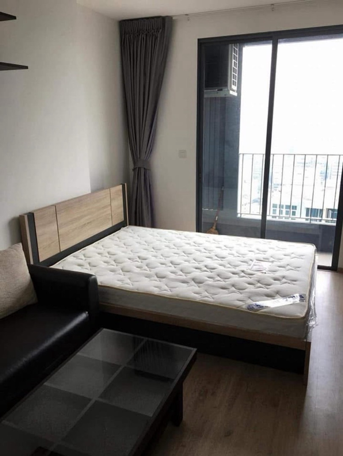 For RentCondoSiam Paragon ,Chulalongkorn,Samyan : For rent, Ideo Q Chula, near MRT Samyan/Chula University, 28th floor, size 22 sq m, price 17,000 baht.