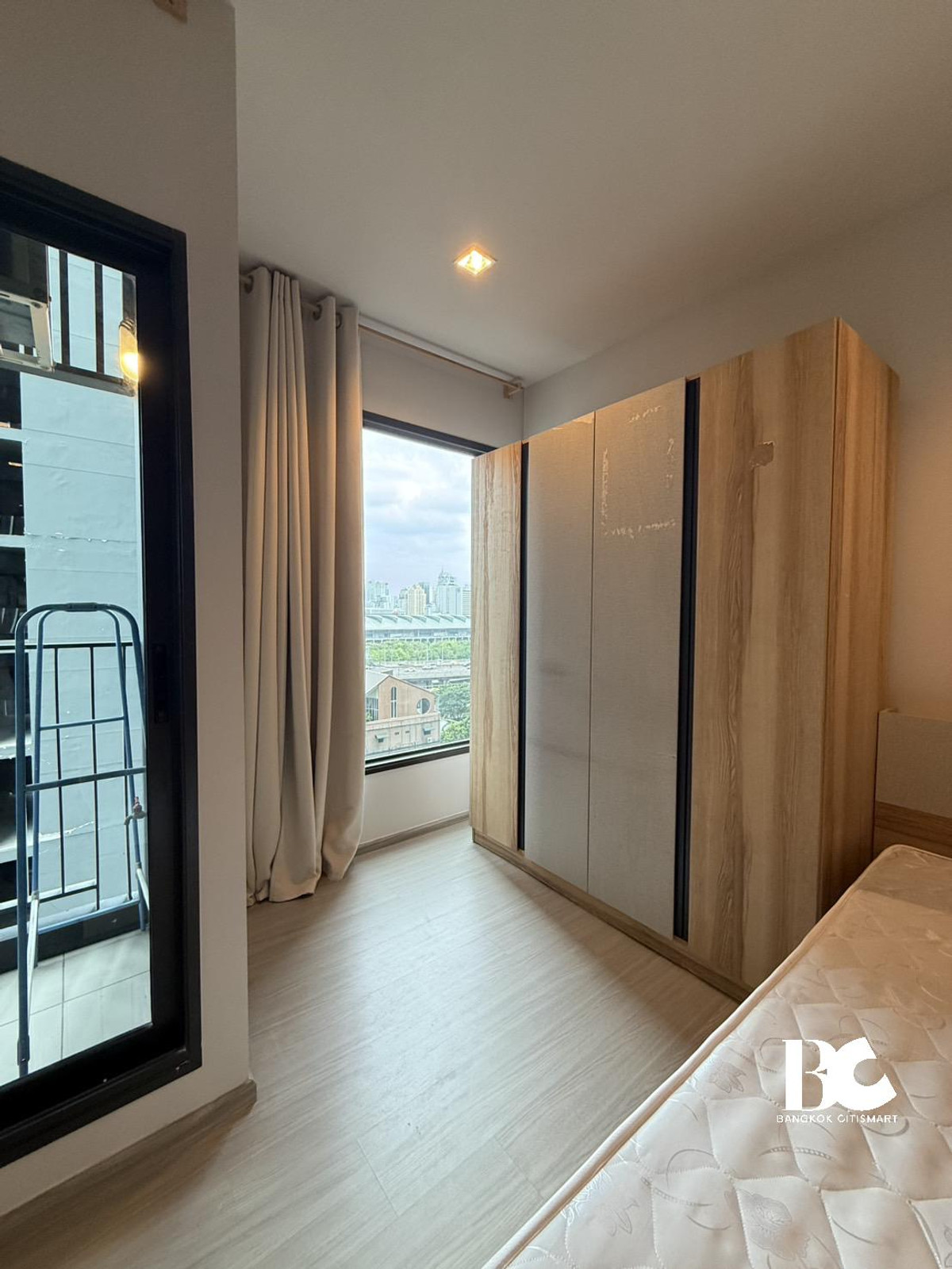 ให้เช่าคอนโดพระราม 9 เพชรบุรีตัดใหม่ RCA : 🔥 HOT DEAL 1 bedroom for rent at Life asoke rama9 🔥