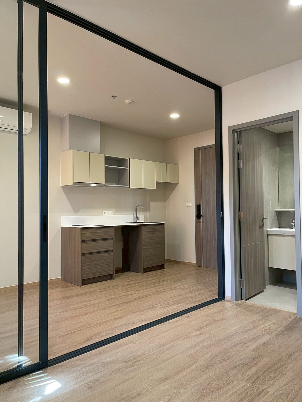 For SaleCondoSathorn, Narathiwat : The Issara Sathorn special price starting at 4.59 million baht* (normal price 6.46 MB*)