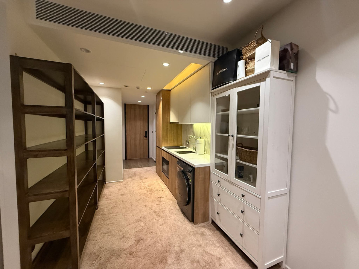 For SaleCondoSukhumvit, Asoke, Thonglor : Hurry and sell as quickly as possible! Selling at a loss, luxury condo, pet friendly, in the heart of Asoke, near MRT Sukhumvit, only 200 meters.