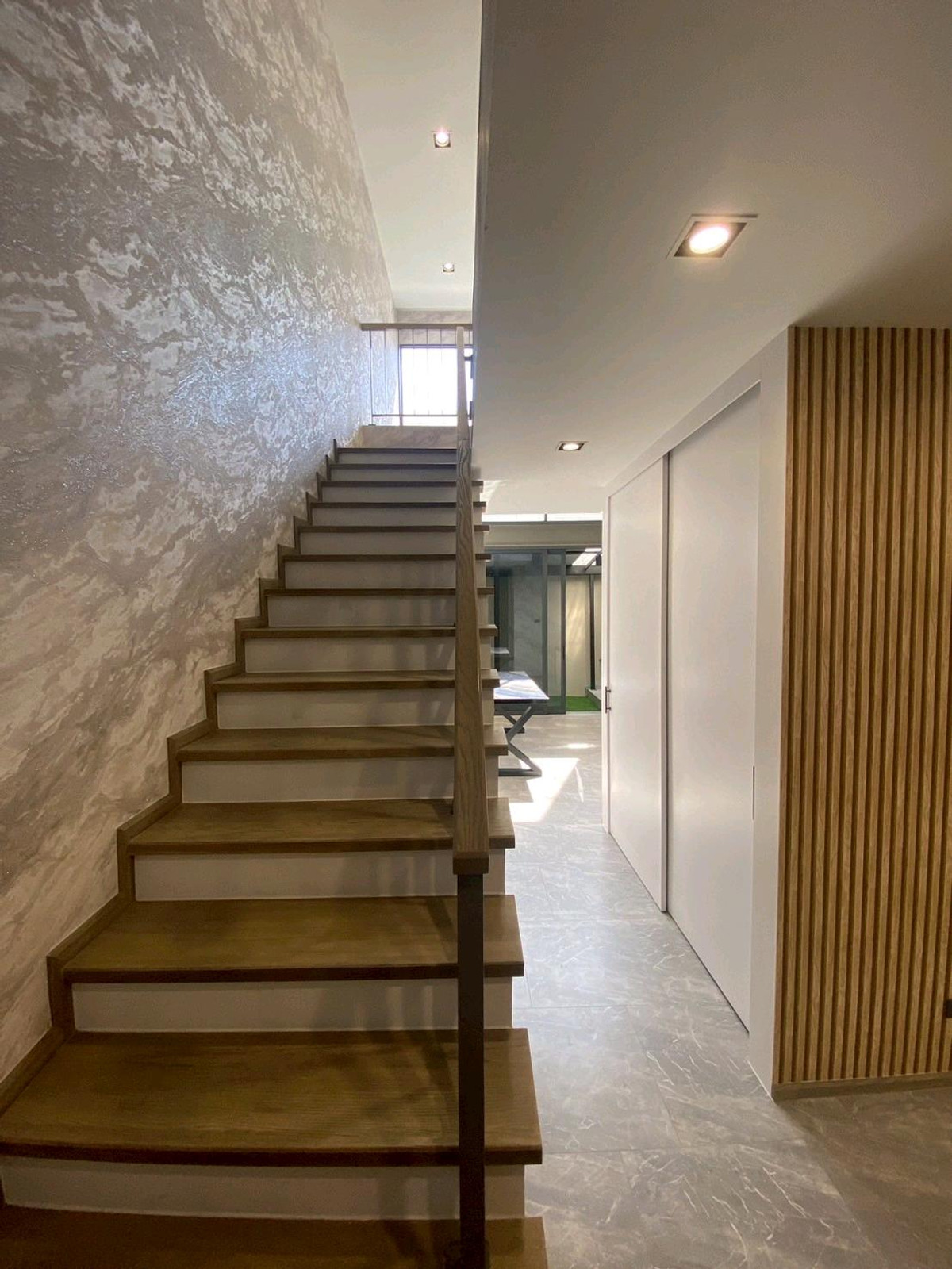 ให้เช่าทาวน์โฮมลาดพร้าว101 แฮปปี้แลนด์ : ทาวน์โฮม 3.5 ชั้น THER Ladprao 93 เปิดใหม่ไม่เคยเข้าอยู่ 3 นอน 4 น้ำ จอดรถ 2 คัน พื้นที่ 223 ตร.ม. โครงการ Private Luxury พร้อมรถรับ–ส่ง 24 ชม. ค่าเช่า 80,000 บ./ด. ติดต่อ ลูกเจี๊ยบ 065-536-5165