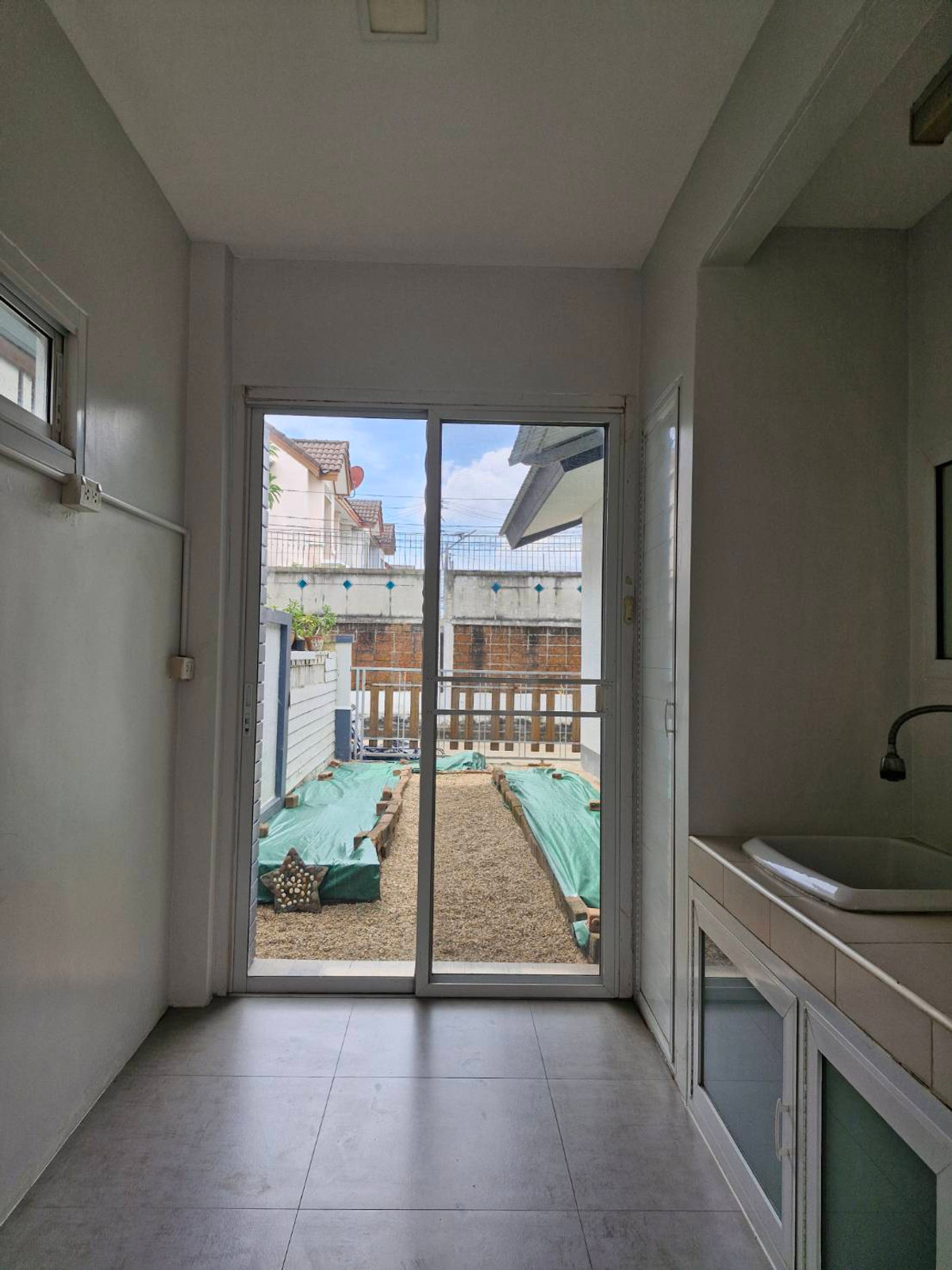 For RentHouseNonthaburi, Bang Yai, Bangbuathong : Newly renovated house near Bang Bua Thong Hospital. can register a company