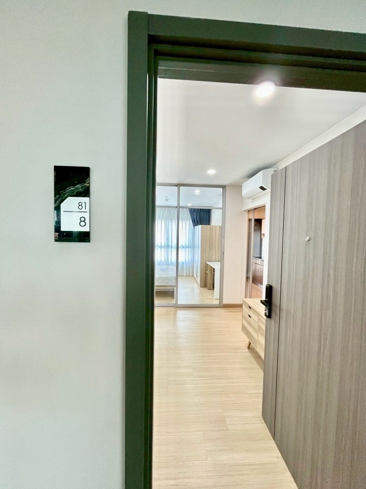 ให้เช่าคอนโดสมุทรปราการ สำโรง : ✨Rare item✨81/8 ชั้น8 ห้องOneBedRoom 35 ตรม. ครัวแยกห้องใหม่เอี่ยม หายาก ห้องติดฟิตเนส เดินออกจากห้องออกกำลังกายได้ทันที
เหมาะมากสำหรับคนทำงาน / ชาวต่างชาติ / คนรักสุขภาพ 🌿