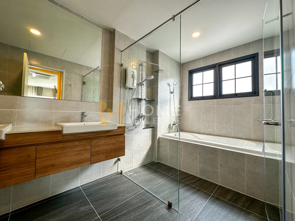 ให้เช่าบ้านบางนา แบริ่ง ลาซาล : เซนโทร บางนา / 4 ห้องนอน (เช่า), Centro Bangna / 4 Bedrooms (FOR RENT) YOK017