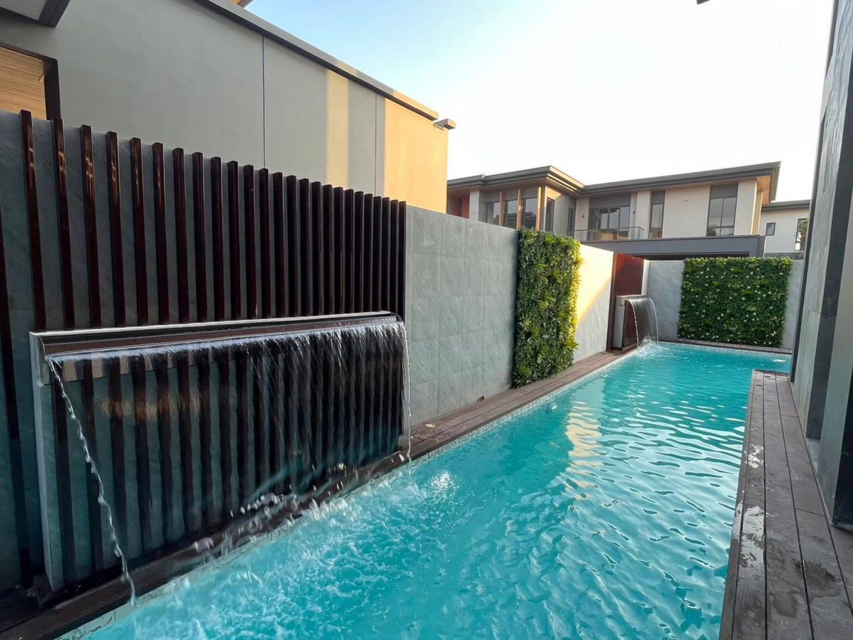 ให้เช่าบ้านพัฒนาการ ศรีนครินทร์ : ให้เช่า บ้านเดี่ยวระดับ Super Luxury  โครงการบ้านเดี่ยวหรู 2 ชั้น ที่สุดของความเป็นส่วน บนเนื้อที่ 125 ตร.วา พื้นที่ใช้ 682 ตร.เมตร  ฟังก์ชันบ้าน 5 นอน 6 น้ำ 1 ห้องแม่บ้าน 4 ที่จอดรถ เฟอร์นิเจอร์ เครื่องใช้ไฟฟ้าครบ พร้อมอยู่ ค่าเช่า 550,000 บาท/เดือน