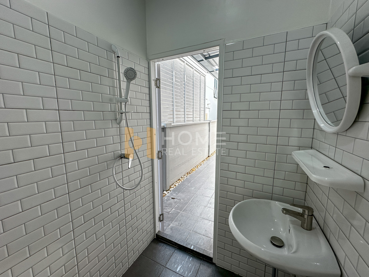 ให้เช่าบ้านบางนา แบริ่ง ลาซาล : เซนโทร บางนา เฟส 2 / 4 ห้องนอน (เช่า), Centro Bangna phase 2/ 4 Bedrooms (FOR RENT) YOK016