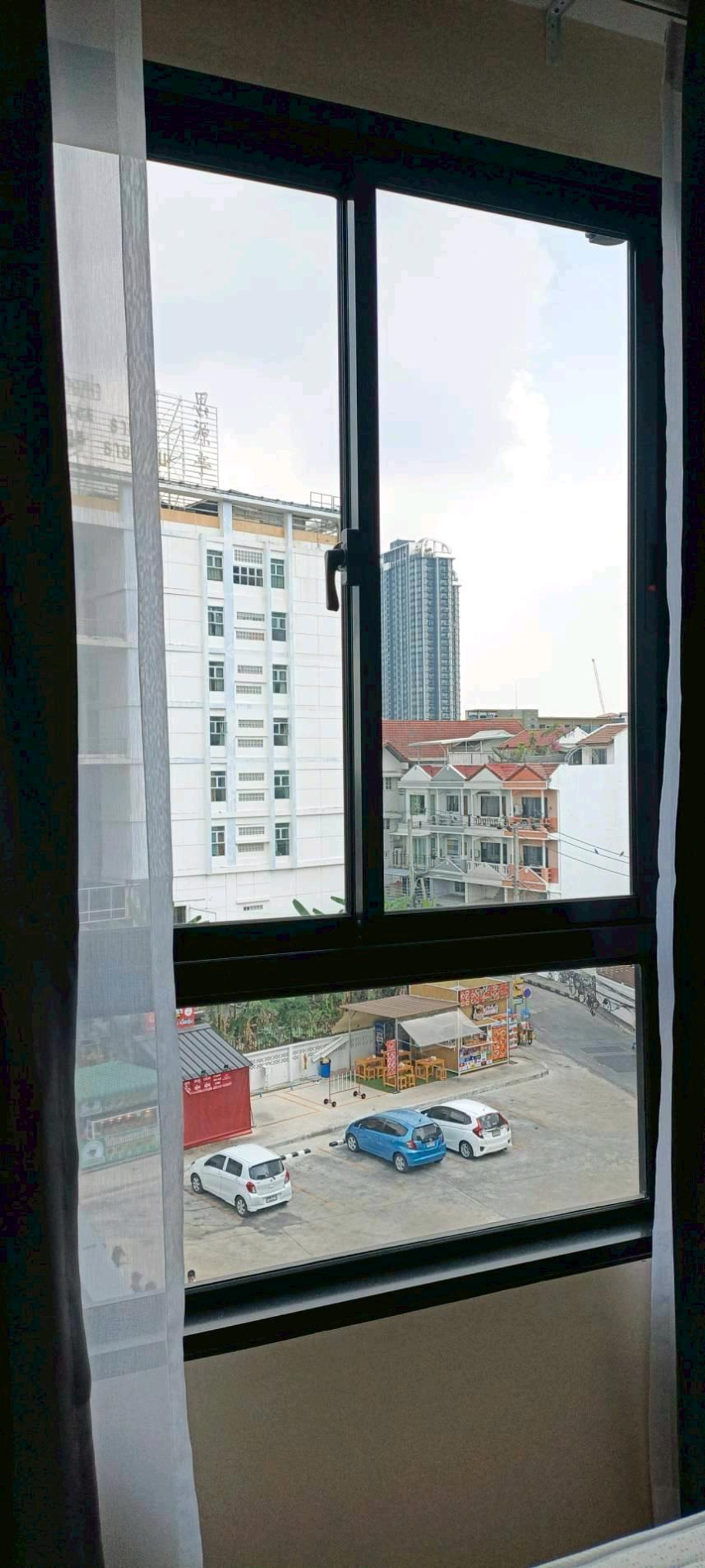 For RentCondoRatchadapisek, Huaikwang, Suttisan : 🍃💫 Low-rise condo, peaceful atmosphere, private, potential location, near Ratchada-Rama 9 job areas, available rooms ready to move in.