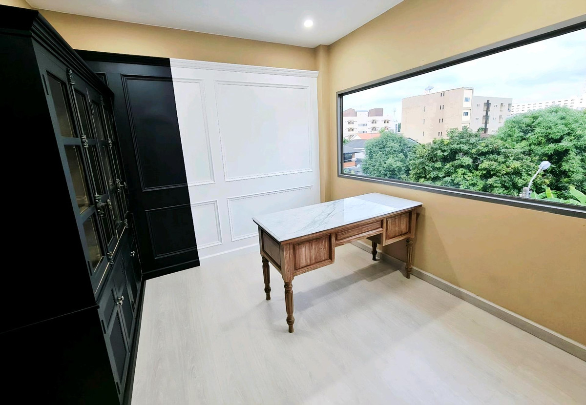 ขายบ้านลาดพร้าว เซ็นทรัลลาดพร้าว : ขายบ้านเดี่ยว ลาดพร้าวซอย 1 ✨️ | 5นอน5น้ำ 300 ตร.ม. ที่จอดรถถึง 4 คัน! ทำเลทองใจกลางเมือง ใกล้ 📍ห้าง Central Ladprao ราคาเพียง 19.9 ล้าน