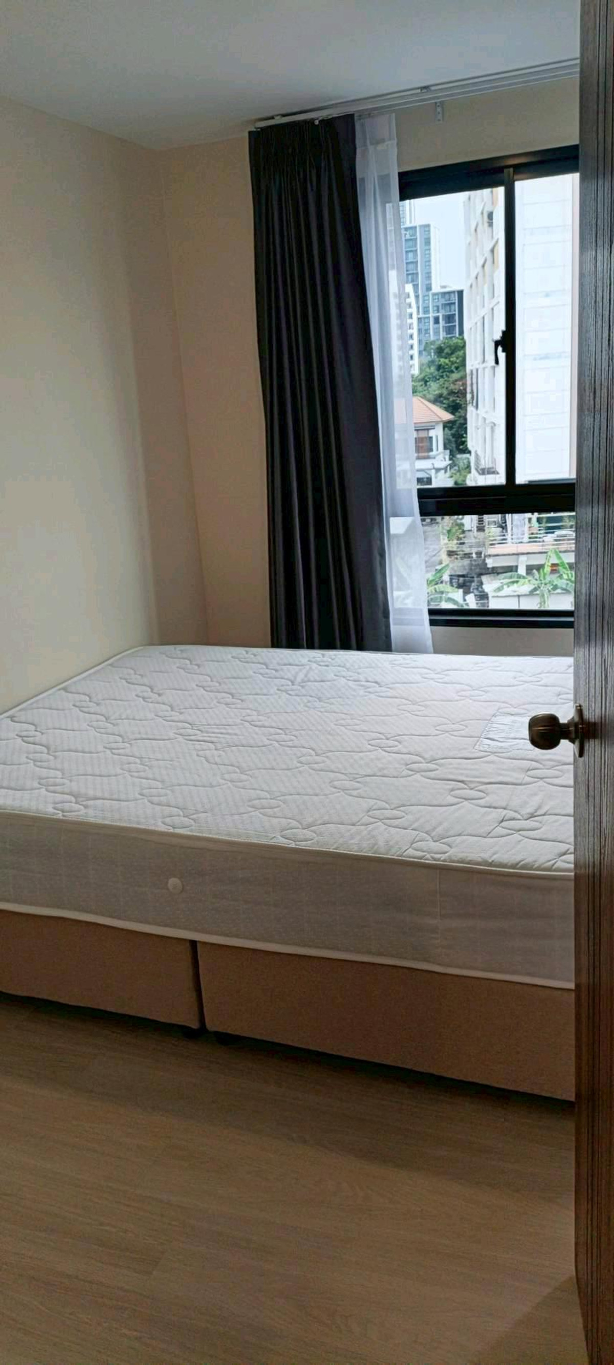 For RentCondoRatchadapisek, Huaikwang, Suttisan : 🍃💫 Low-rise condo, peaceful atmosphere, private, potential location, near Ratchada-Rama 9 job areas, available rooms ready to move in.