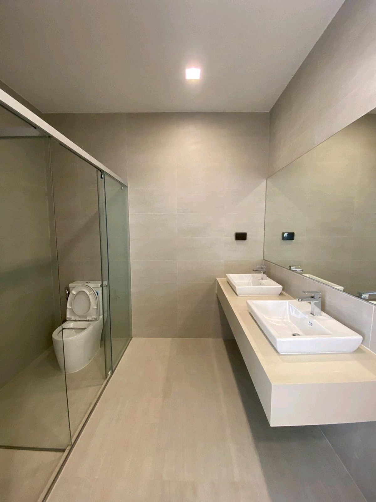 ให้เช่าทาวน์โฮมลาดพร้าว101 แฮปปี้แลนด์ : ทาวน์โฮม 3.5 ชั้น THER Ladprao 93 เปิดใหม่ไม่เคยเข้าอยู่ 3 นอน 4 น้ำ จอดรถ 2 คัน พื้นที่ 223 ตร.ม. โครงการ Private Luxury พร้อมรถรับ–ส่ง 24 ชม. ค่าเช่า 80,000 บ./ด. ติดต่อ ลูกเจี๊ยบ 065-536-5165