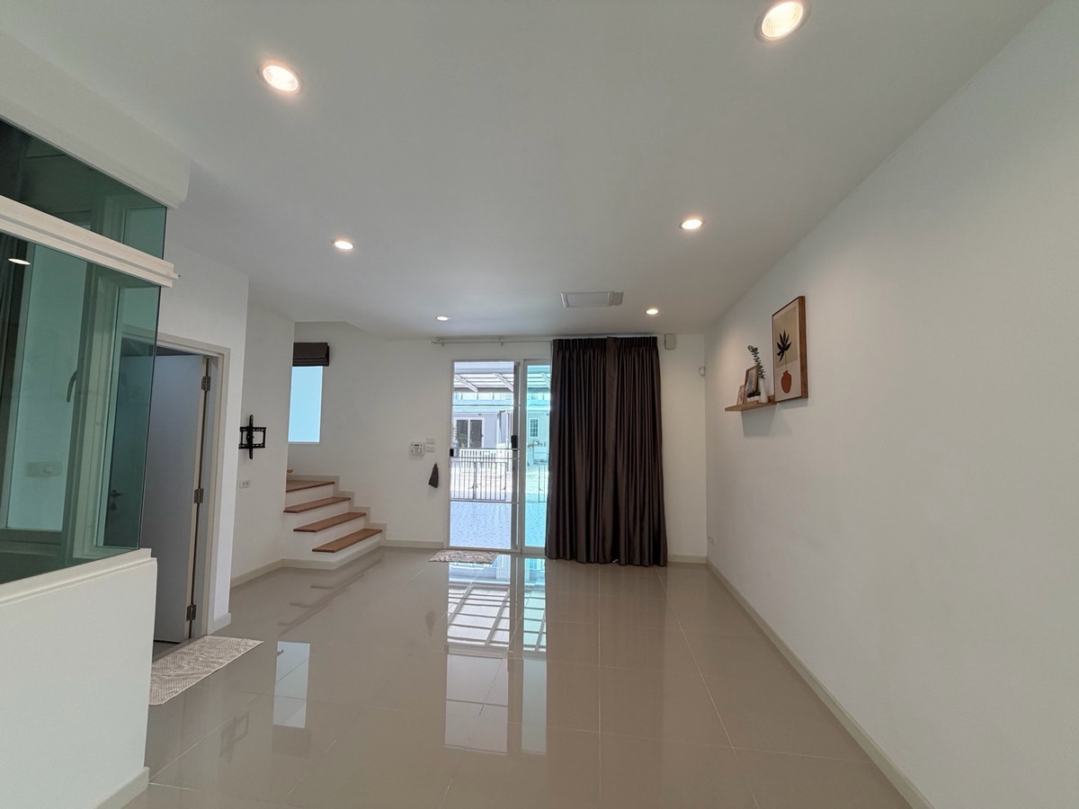 For SaleTownhomePathum Thani,Rangsit, Thammasat : 🏠Townhouse for sale on the edge of Chuan Chuen Town Rangsit-Khlong 1 , 2 floors, 4 bedrooms, near Future Park Rangsit.
