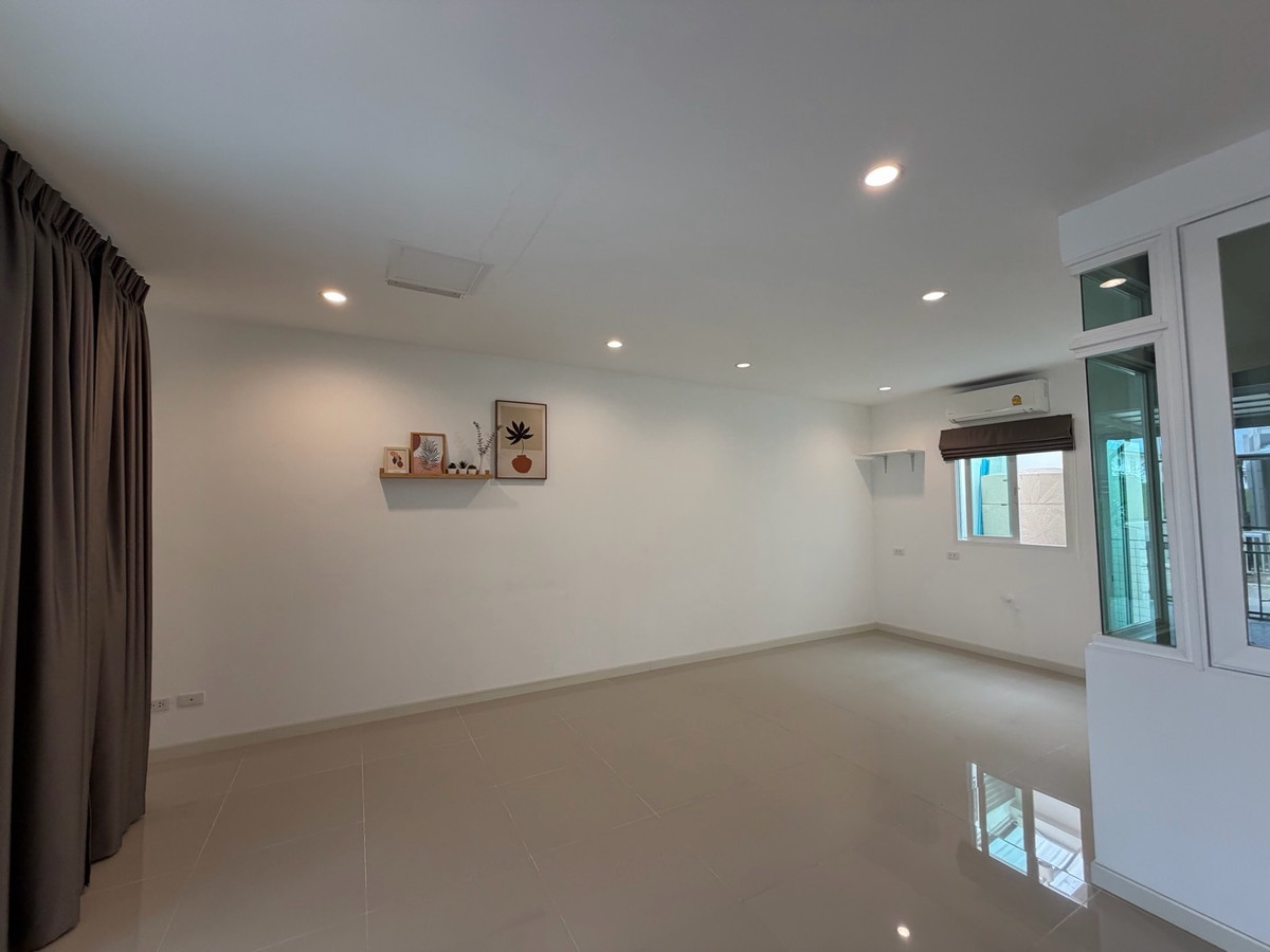 For SaleTownhomePathum Thani,Rangsit, Thammasat : 🏠Townhouse for sale on the edge of Chuan Chuen Town Rangsit-Khlong 1 , 2 floors, 4 bedrooms, near Future Park Rangsit.