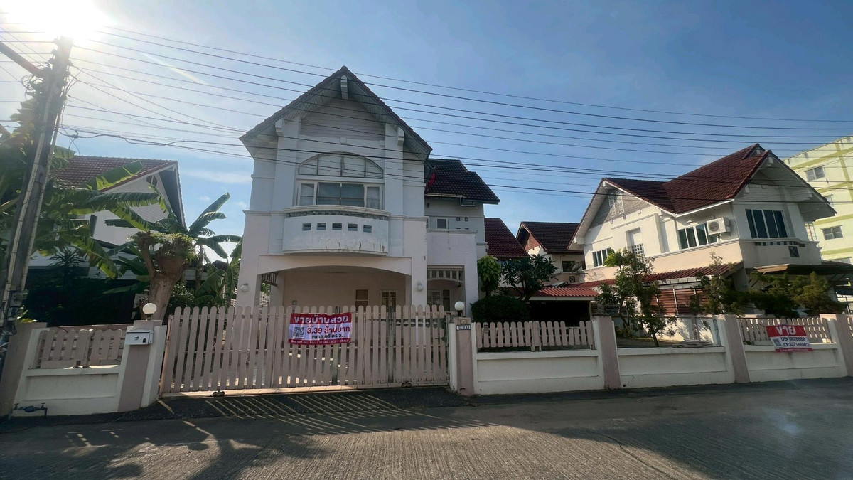 ขายบ้านศรีราชา แหลมฉบัง บ้านบึง : ขายบ้านเดี่ยวถูกมากขนาดเกือบ 100 ตร.ว. ในเมืองศรีราชา 3.39 ลดจาก 4.8 ล้าน
สุดสวยคุ้มมากกก ขนาดสองชั้น ทำเลดี เดินทางสะดวก ทำเลดี ใกล้อัสสัม ติดโลตัส ศรีราชา
น้ำไม่เคยท่วม พร้อมอยู่ ^_^ ^_^ ^_^ 
ที่ตั้ง หมู่บ้าน ศรีราชา พาร์ควิว อ. ศรีราชา จ. ชลบุรี