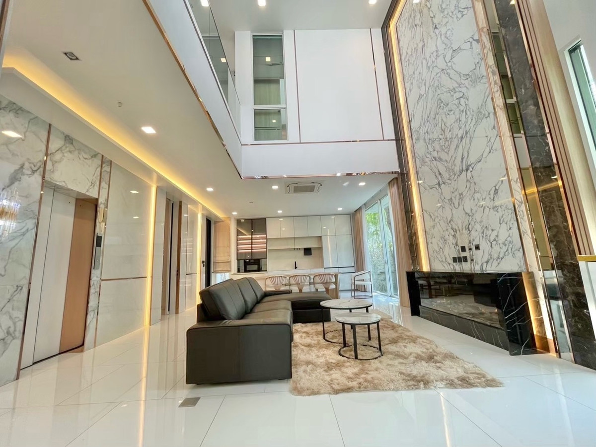 ให้เช่าบ้านเลียบทางด่วนรามอินทรา : 🔥🔥Code 30933 🔥🔥บ้านหรู มีลิฟต์ ให้เช่า VIVE Ekkamai-Ramintra 🌐LINE ID : @fastforrentcondo