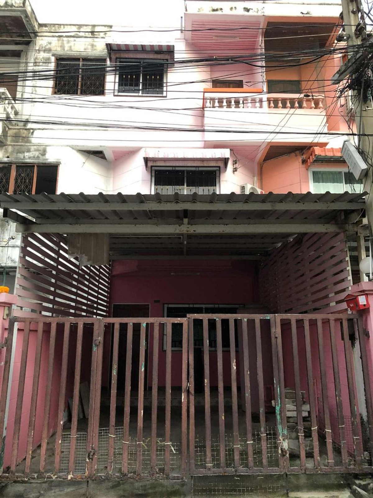 For SaleTownhomeSamut Prakan,Samrong : 20 sq m, 3 bedrooms, 3 bathrooms, 3-story townhome, Warathorn Ville, Sridan 19