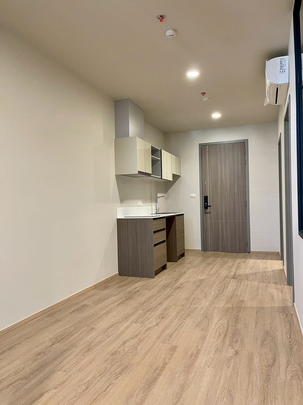 For SaleCondoSathorn, Narathiwat : The Issara Sathorn special price 5.25 million baht* (normal price 7.3 MB*)