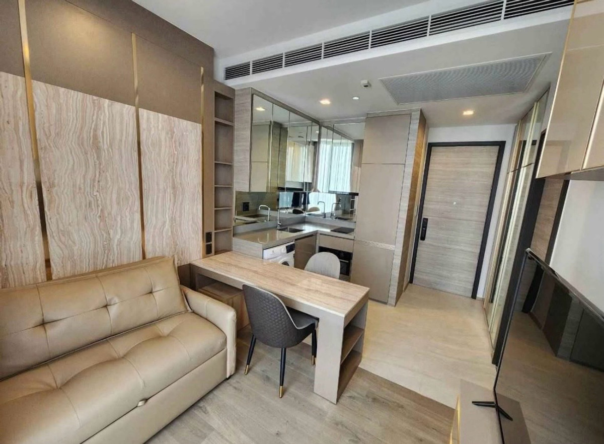 ให้เช่าคอนโดอารีย์ อนุสาวรีย์ : 🩷Condo for rent (Ready to move in immedately)/คอนโดให้เช่าพร้อมเข้าอยู่ทันที😄 โครงการ The Crest park residences
รายละเอียดห้อง :
✅ขนาด 35 ตร.ม. 1 ห้องนอน 1 ห้องน้ำ ชั้น 17 ห้องมุม
วิวสวนขนาดใหญ่ 700 ไร่ วิวเปิด ไม่มีอะไรบังวิว
✅ตกแต่ง Built in ดีไซน์สวย