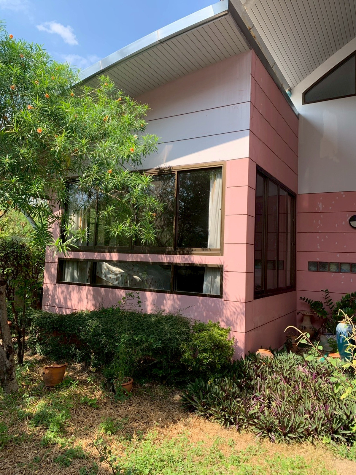 ขายบ้านสะพานควาย จตุจักร : 95774 - ขายบ้านเดี่ยว ในหมู่บ้านสินพัฒนาธานี ซอย 3 ใกล้ตลาดบองมาเช่ 100 ตร.ว. พื้นที่ใช้สอย 282 ตร.ม. บ้านเพดานสูง พร้อมอยู่