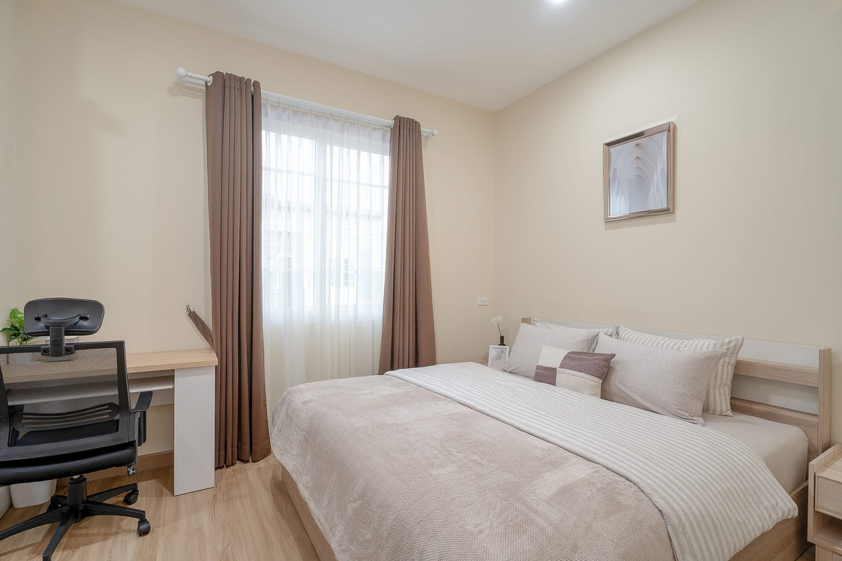 For RentTownhomePathum Thani,Rangsit, Thammasat : Townhouse for rent ✨ Golden Town Future-Rangsit ✨ 3 bedrooms, 2 bathrooms, fully furnished and equipped with appliances.