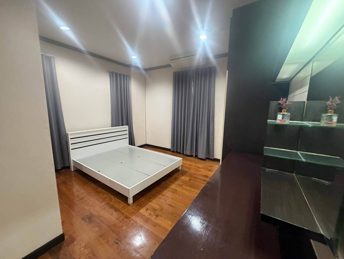 For RentHouseSukhumvit, Asoke, Thonglor : Single House for Rent in Ekkamai Area  Suitable for Residence or Company Registration (SPSEVE1651)