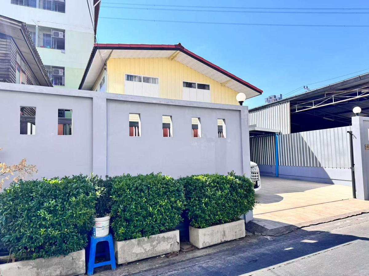 ให้เช่าบ้านรัชดา ห้วยขวาง : ให้เช่าบ้านเดี่ยว 2 ชั้นใกล้ MRTห้วยขวาง ถนน 20 มิถุนา แอร์เฟอร์นิเจอร์ครบ มี 3 ห้องนอน 2 ห้องน้ำ 1 ห้องครัว ราคาเช่าเดือนละ80,000บาท/เดือน