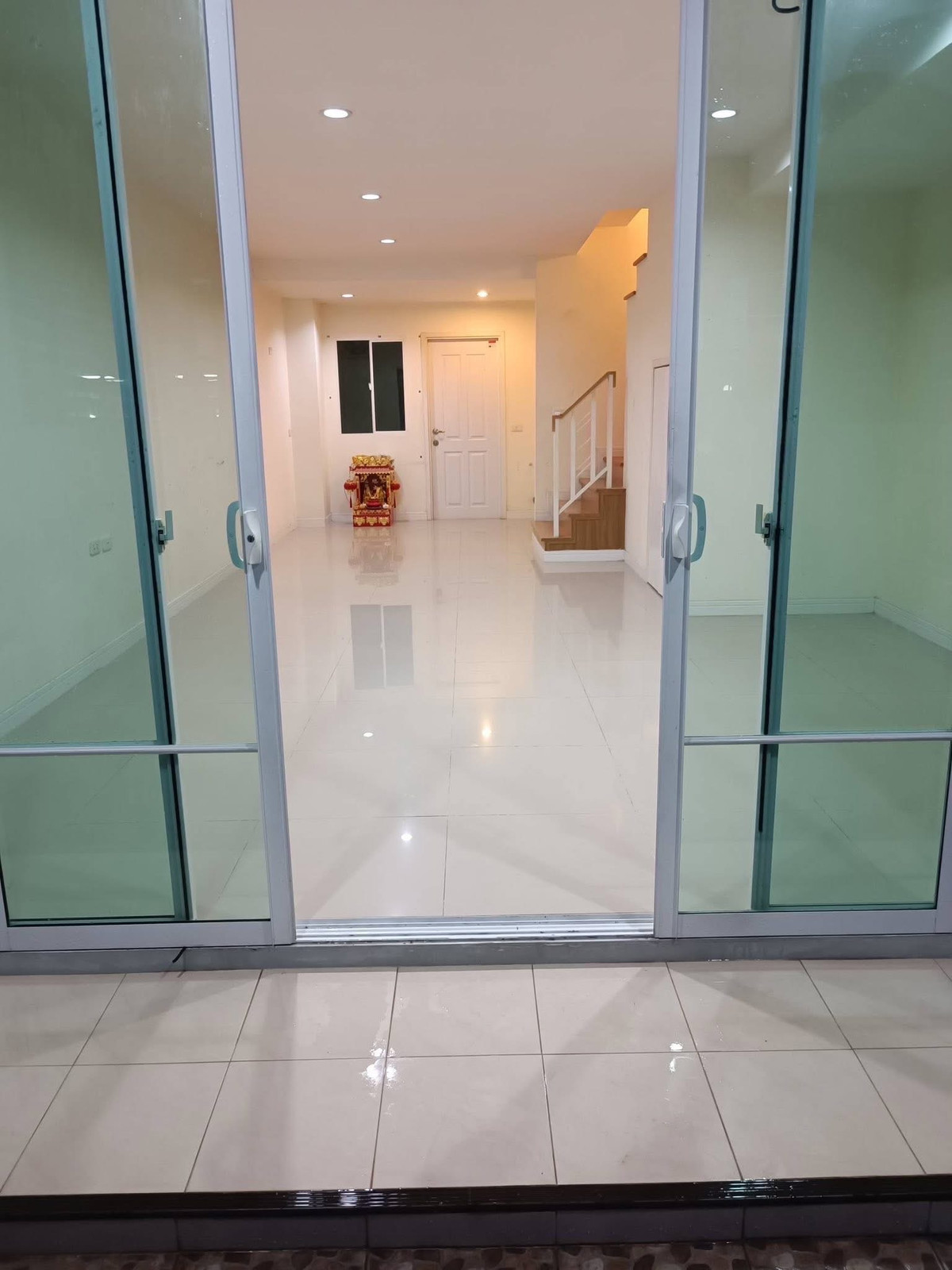 ให้เช่าทาวน์โฮมนวมินทร์ รามอินทรา : พร้อมอยู่ ตรงปก