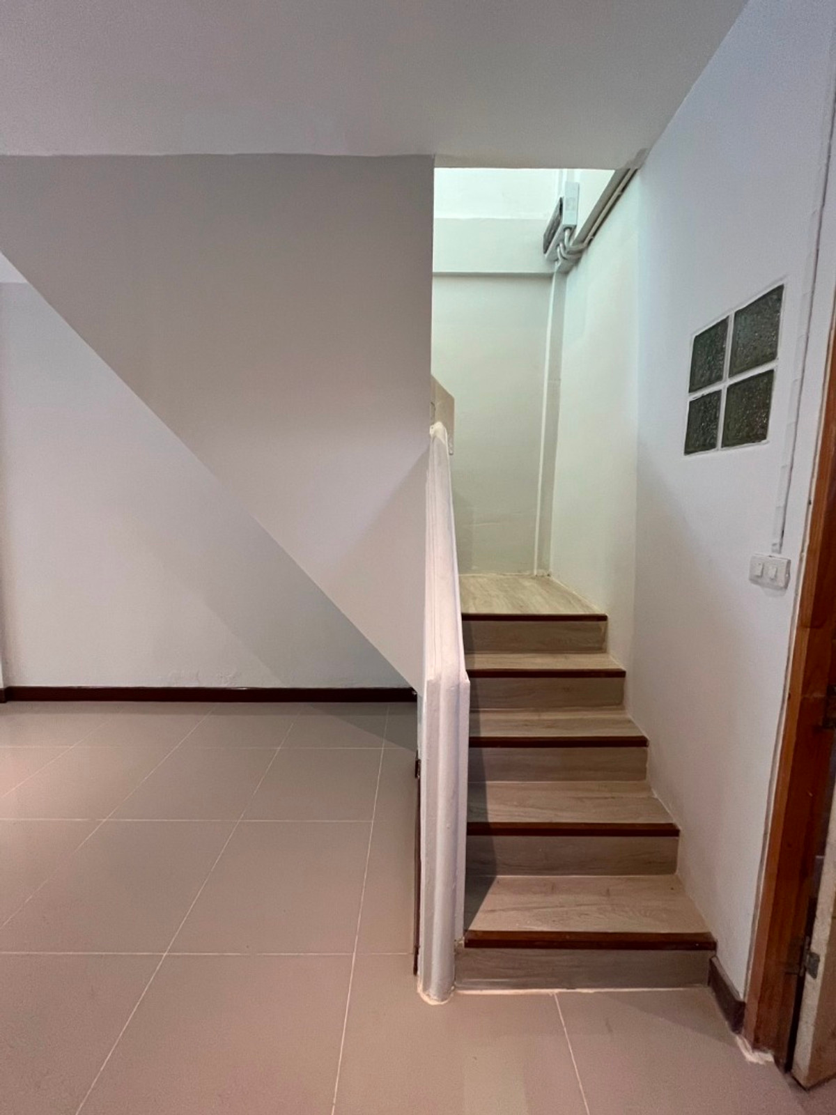 ขายทาวน์โฮมโชคชัย4 ลาดพร้าว71 : 🏡 ทาวน์โฮม ลาดพร้าว 48 | ใกล้ MRT สุทธิสาร รีโนเวทใหม่ ขาย 3.5 ล้านบาท 📞: 065-626-5636 (คุณกี้)