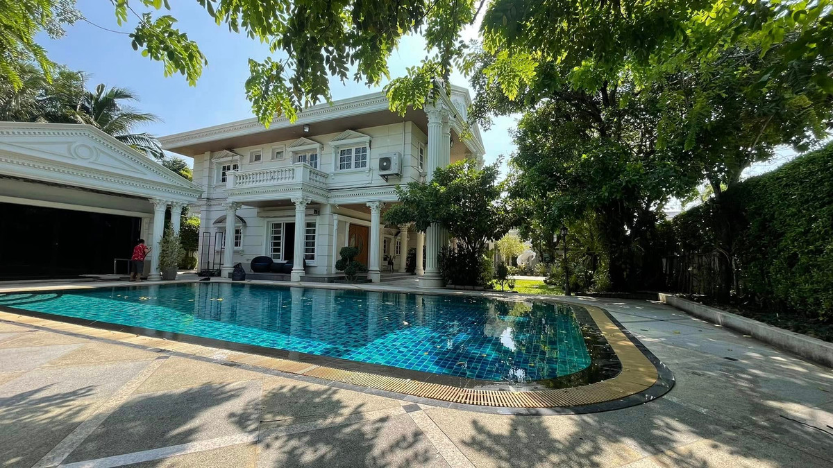 For SaleHouseBang kae, Phetkasem : Sasimonthon Village (Soi Sasimonthon 4) selling a large luxury detached house on 432 sq m of land.