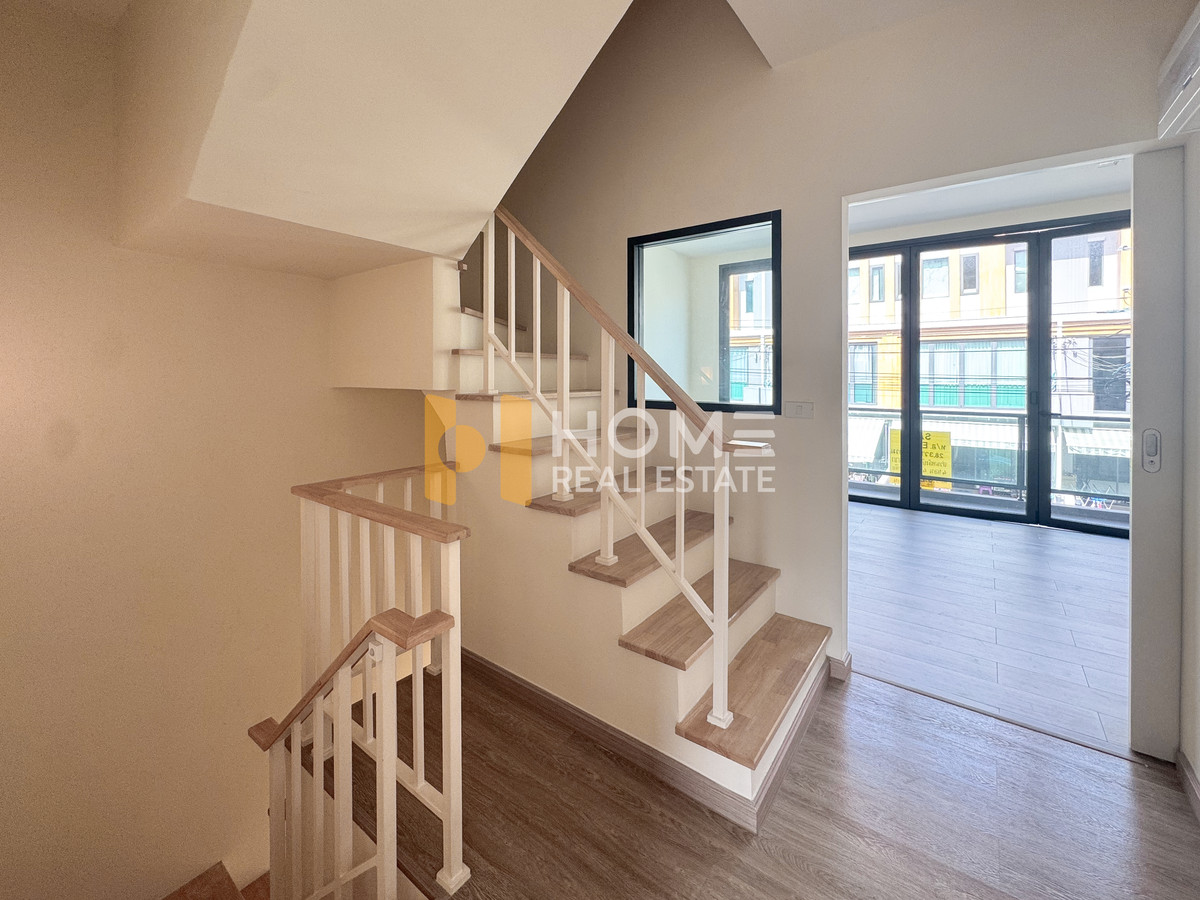 ขายทาวน์โฮมพัฒนาการ ศรีนครินทร์ : ขายด่วน ราคาดีสุดในโครงการ บนที่ดินใหญ่ 28 ตารางวา  🔥 ไอเจ้นท์ พรีเมียม ทาวน์โฮม พัฒนาการ / 3 ห้องนอน (ขาย), Eigen Premium Townhome Pattanakarn / 3 Bedrooms (FOR SALE) FON263