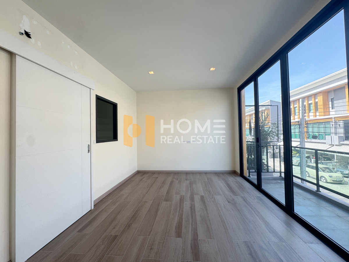 ขายทาวน์โฮมพัฒนาการ ศรีนครินทร์ : ขายด่วน ราคาดีสุดในโครงการ บนที่ดินใหญ่ 28 ตารางวา  🔥 ไอเจ้นท์ พรีเมียม ทาวน์โฮม พัฒนาการ / 3 ห้องนอน (ขาย), Eigen Premium Townhome Pattanakarn / 3 Bedrooms (FOR SALE) FON263