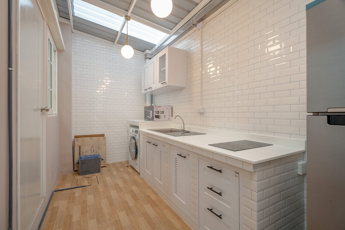 For RentTownhomePathum Thani,Rangsit, Thammasat : Townhouse for rent ✨ Golden Town Future-Rangsit ✨ 3 bedrooms, 2 bathrooms, fully furnished and equipped with appliances.