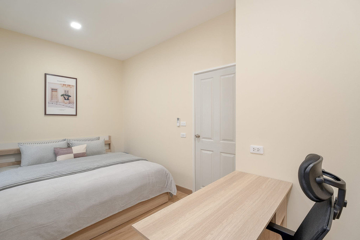 For RentTownhomePathum Thani,Rangsit, Thammasat : Townhouse for rent ✨ Golden Town Future-Rangsit ✨ 3 bedrooms, 2 bathrooms, fully furnished and equipped with appliances.