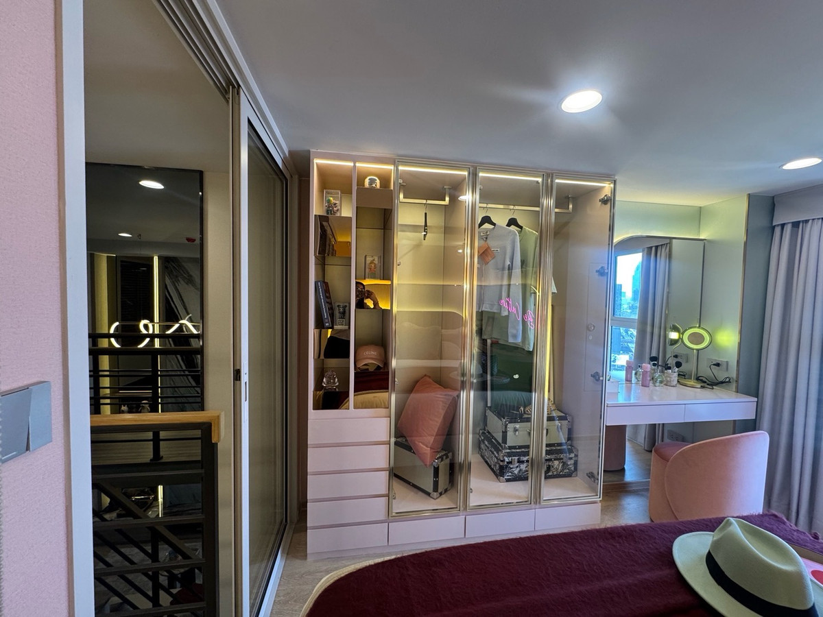 ขายคอนโดสยาม จุฬา สามย่าน : 🏙 For Sale: Culture Chula2 Bed, 1 Bath Size 56 sq.m.Closed kitchen Phat: 064-642-8664Nui: 094-624-2014