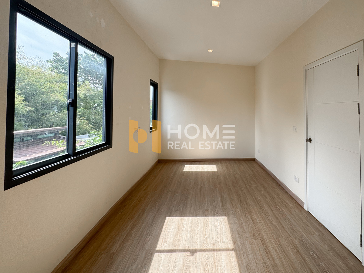 ขายทาวน์โฮมพัฒนาการ ศรีนครินทร์ : ขายด่วน ราคาดีสุดในโครงการ บนที่ดินใหญ่ 28 ตารางวา  🔥 ไอเจ้นท์ พรีเมียม ทาวน์โฮม พัฒนาการ / 3 ห้องนอน (ขาย), Eigen Premium Townhome Pattanakarn / 3 Bedrooms (FOR SALE) FON263