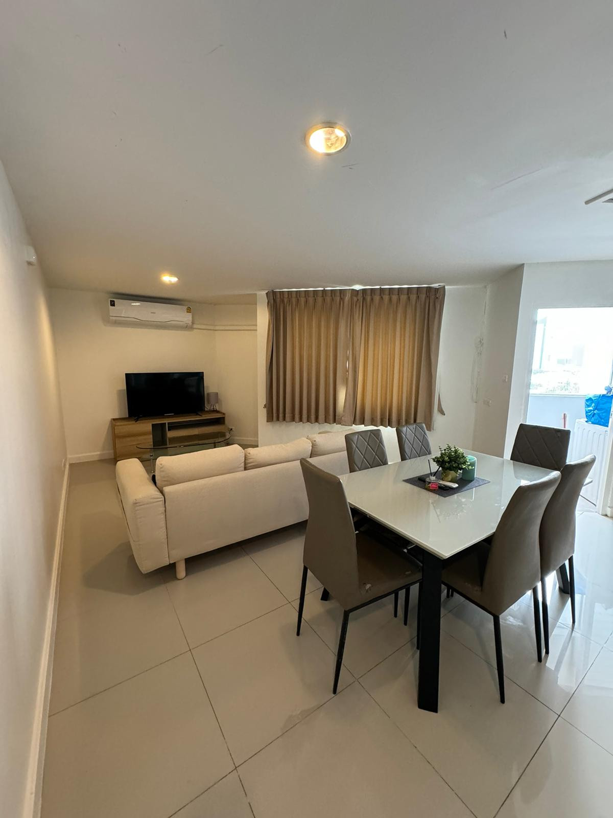 For SaleCondoSukhumvit, Asoke, Thonglor : Condo for sale in the heart of Phrom Phong, very large size, newly renovated, beautiful room, good condition, ready to move in.