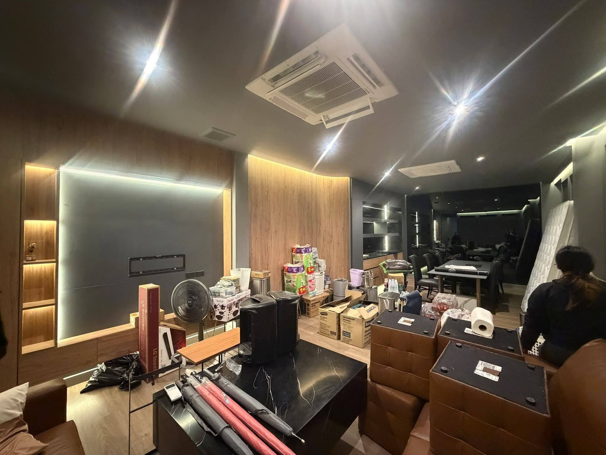 For RentHouseSukhumvit, Asoke, Thonglor : Single House for Rent in Ekkamai Area  Suitable for Residence or Company Registration (SPSEVE1651)