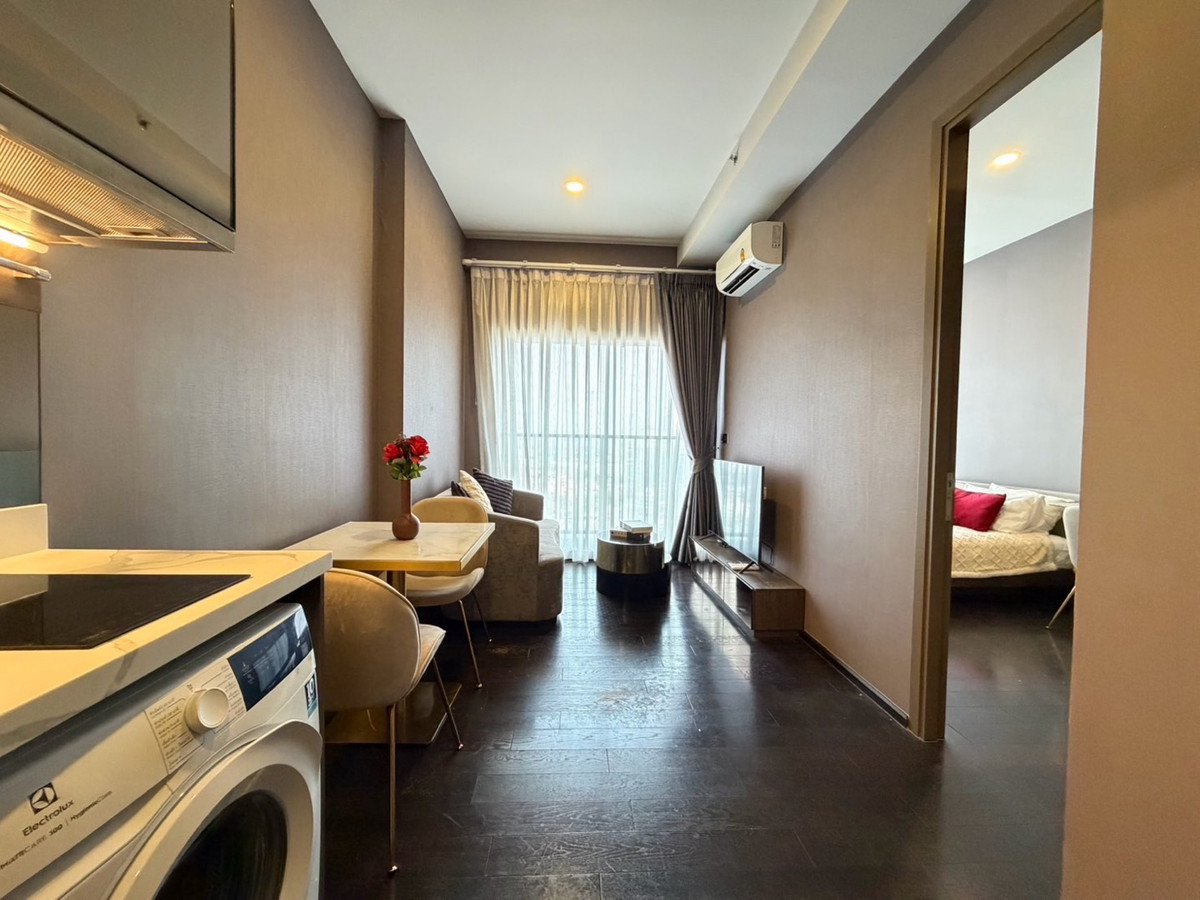 For RentCondoSukhumvit, Asoke, Thonglor : 🤎✨Beautiful, classic, luxurious room, ready to move in, fully furnished, Park Origin Condo Thonglor, 1 bedroom, 1 bathroom, electric curtains, has a bathtub, good location in the heart of Soi Thonglor, convenient travel, with Alphard car to pick up and dr