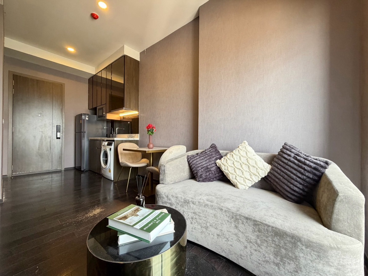 For RentCondoSukhumvit, Asoke, Thonglor : 🤎✨Beautiful, classic, luxurious room, ready to move in, fully furnished, Park Origin Condo Thonglor, 1 bedroom, 1 bathroom, electric curtains, has a bathtub, good location in the heart of Soi Thonglor, convenient travel, with Alphard car to pick up and dr