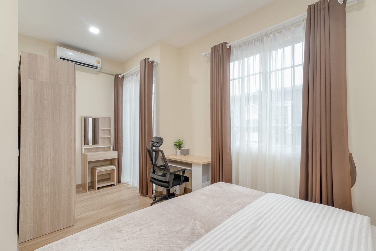 For RentTownhomePathum Thani,Rangsit, Thammasat : Townhouse for rent ✨ Golden Town Future-Rangsit ✨ 3 bedrooms, 2 bathrooms, fully furnished and equipped with appliances.