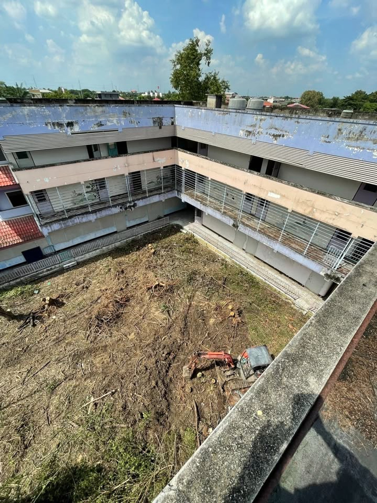 For RentWarehouseBang kae, Phetkasem : Former school building for rent (Bang Waek Road), potential location between Kanchanaphisek Road - Phutthamonthon Sai 2 Road. Opportunity for those looking for a large space to conduct their desired business/project. “The building is ready for use” and ca