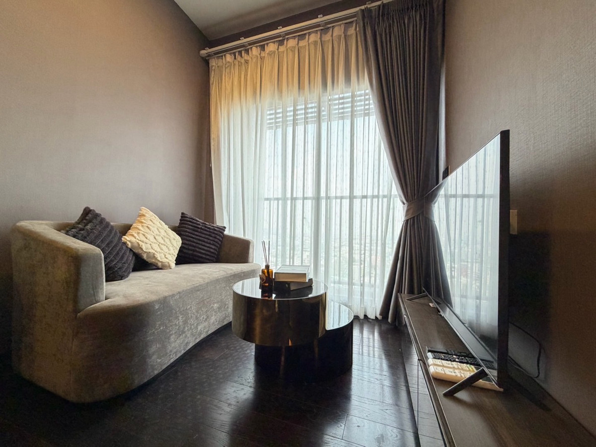 For RentCondoSukhumvit, Asoke, Thonglor : 🤎✨Beautiful, classic, luxurious room, ready to move in, fully furnished, Park Origin Condo Thonglor, 1 bedroom, 1 bathroom, electric curtains, has a bathtub, good location in the heart of Soi Thonglor, convenient travel, with Alphard car to pick up and dr