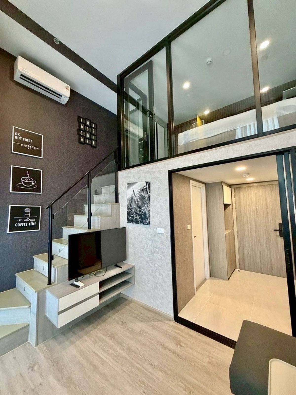 For RentCondoRattanathibet, Sanambinna : 📍 Project: Origin Plug & Play Nonthaburi Station
🚝 Near: MRT Nonthaburi Intersection 1, about 200 meters.
💵 Rental price: 14,500 baht / month
