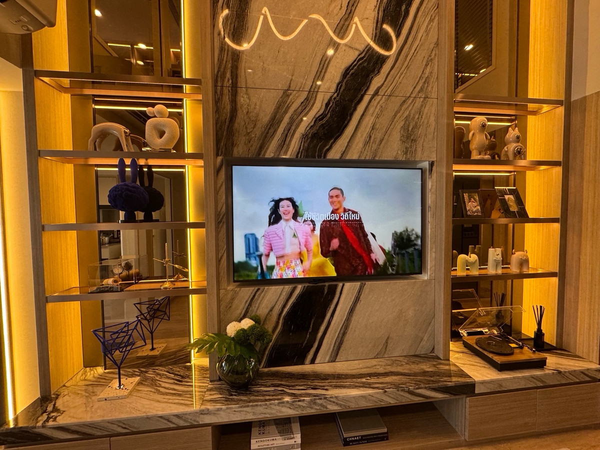 ขายคอนโดสยาม จุฬา สามย่าน : 🏙 For Sale: Culture Chula2 Bed, 1 Bath Size 56 sq.m.Closed kitchen Phat: 064-642-8664Nui: 094-624-2014