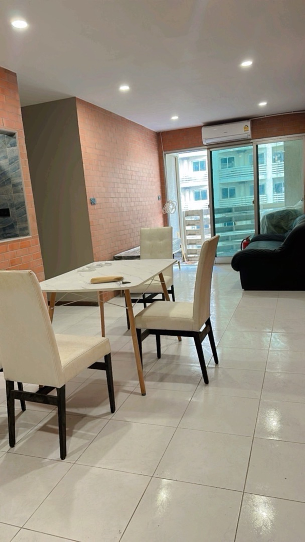 ขายคอนโดพระราม 3 สาธุประดิษฐ์ : ขายด่วน คอนโด sv city พระราม 3 ทำเลดี 