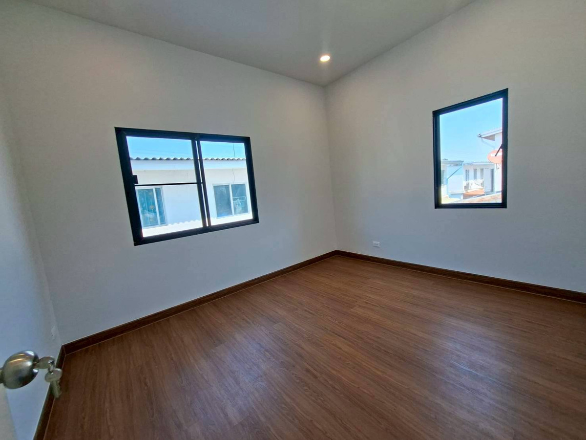 For SaleHouseLadkrabang, Suwannaphum Airport : 2-story detached house for sale, Pruksa We2 Project, On Nut-Rama 9, Soi Chaloem Phrakiat 87, lots of space, ready to move in (N.1980)